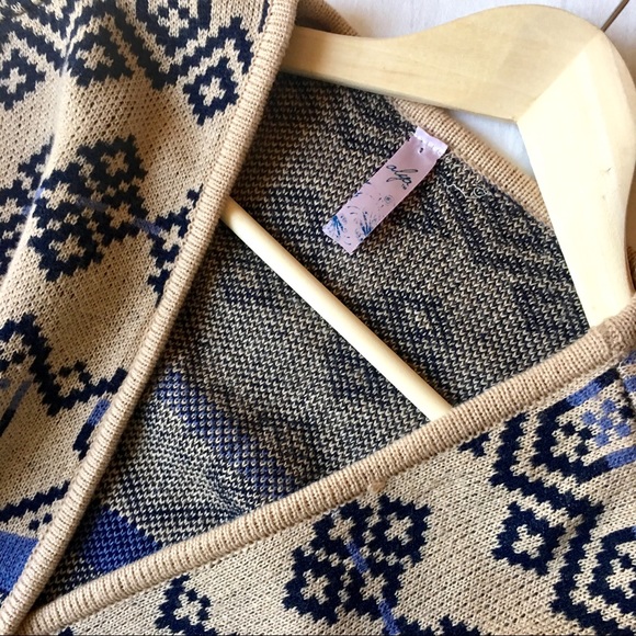 {Alga} Sleeveless Fringe Poncho / Shawl, Medium - Picture 2 of 7